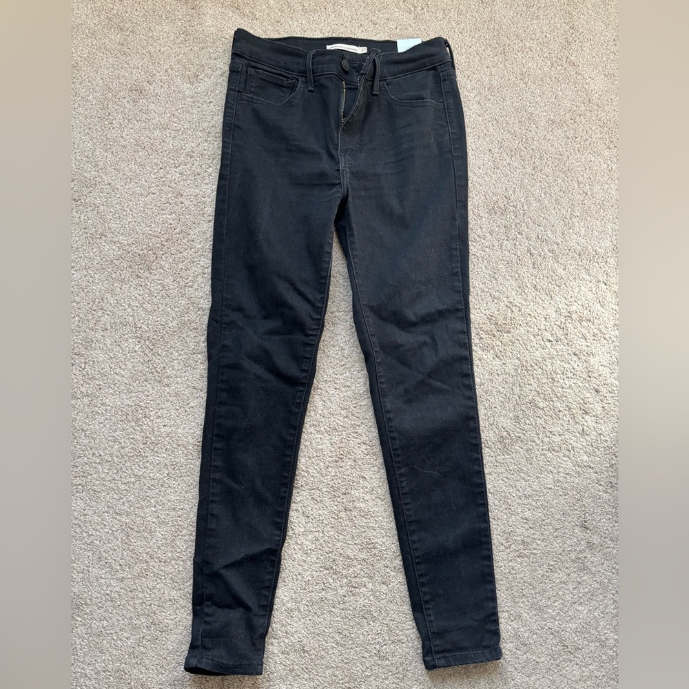 Levi’s 720 High Rise Super Skinny jeans in black